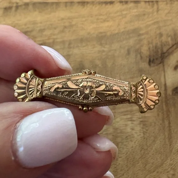 Vintage Estate Gold Brooch with Beautiful Floral Design - Picture 2 of 11